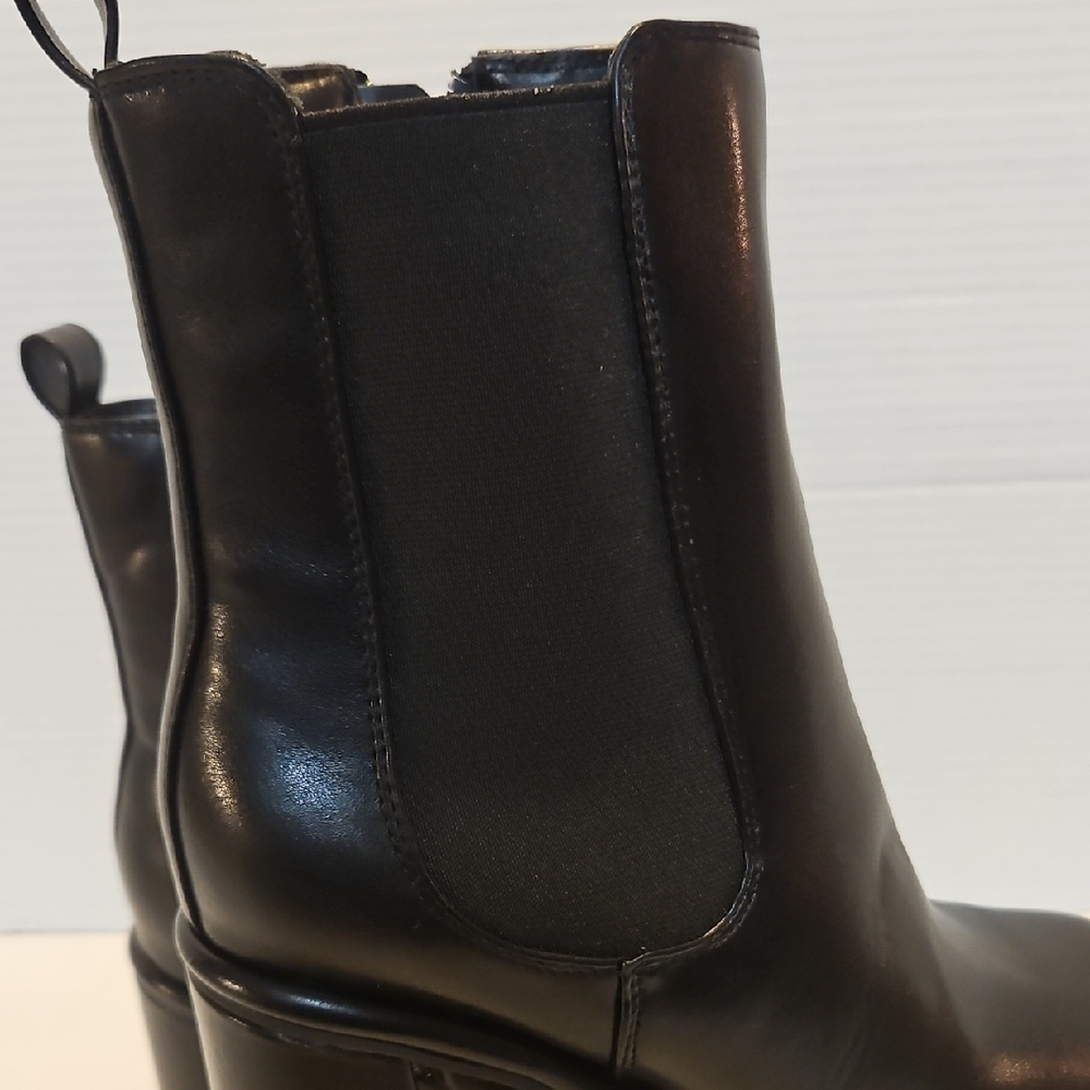 Elegant Black Leather Heeled Boots - Picture 7 of 9